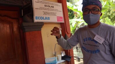 Marriott dan Ecolab berkolaborasi mendukung Bali Children Foundation sediakan pasokan air bersih dan sarana mencuci tangan bagi anak-anak SD di dataran tinggi Bali