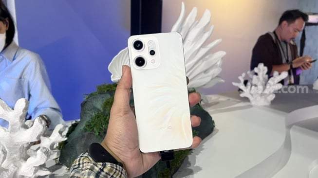 Oppo Reno 14 Pro 5G: Kamera 50MP Gahar, Harga Rp11 Juta?