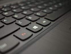 Windows Anjlok! Microsoft Rugi 400 Juta Pengguna?
